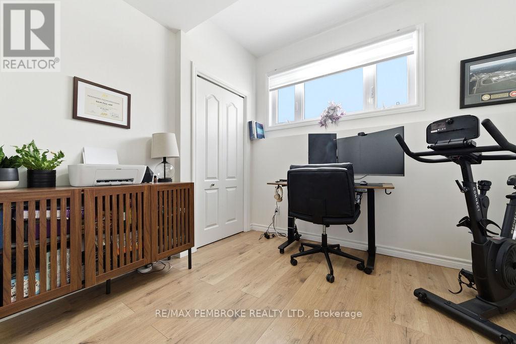 11 William Thomas Drive, Petawawa, Ontario K8H 2K3 - Photo 25 - X12825786