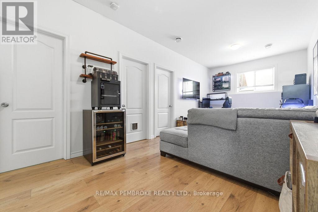 11 William Thomas Drive, Petawawa, Ontario K8H 2K3 - Photo 29 - X12825786