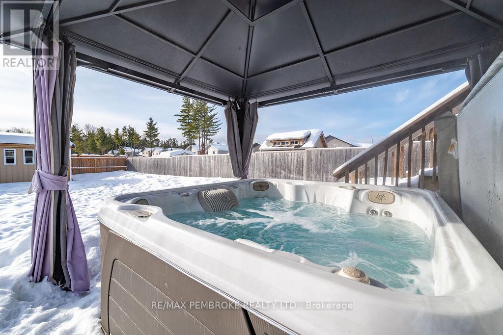 11 William Thomas Drive, Petawawa, Ontario K8H 2K3 - Photo 33 - X12825786
