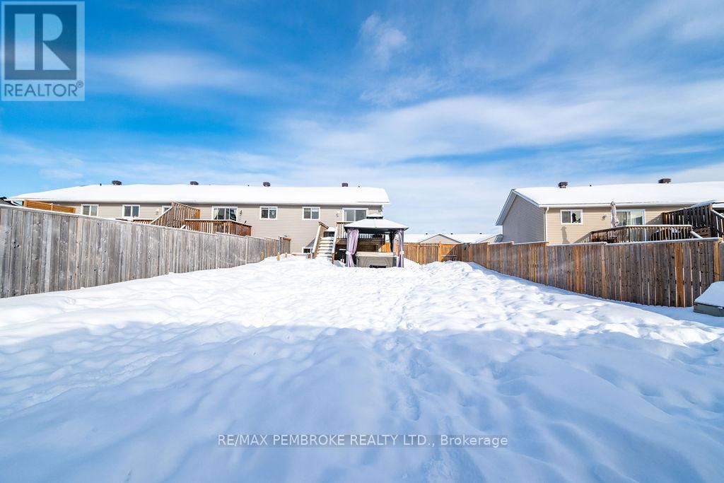 11 William Thomas Drive, Petawawa, Ontario K8H 2K3 - Photo 35 - X12825786