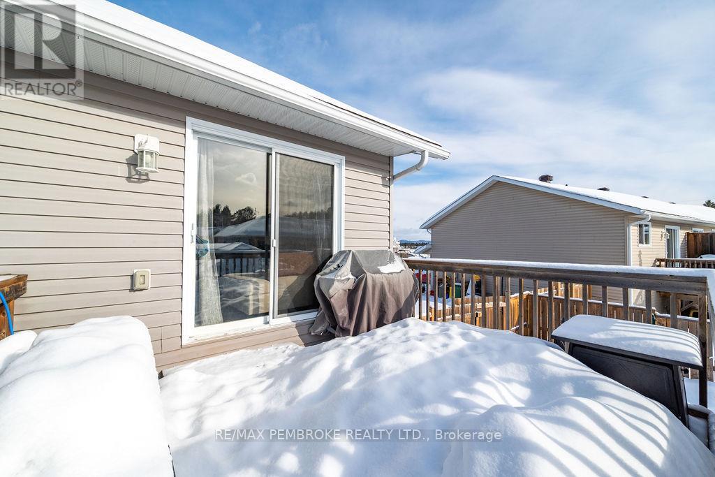 11 William Thomas Drive, Petawawa, Ontario K8H 2K3 - Photo 37 - X12825786
