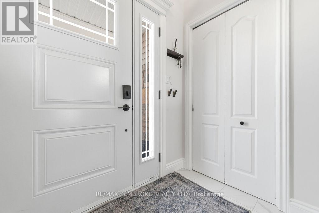 11 William Thomas Drive, Petawawa, Ontario K8H 2K3 - Photo 5 - X12825786