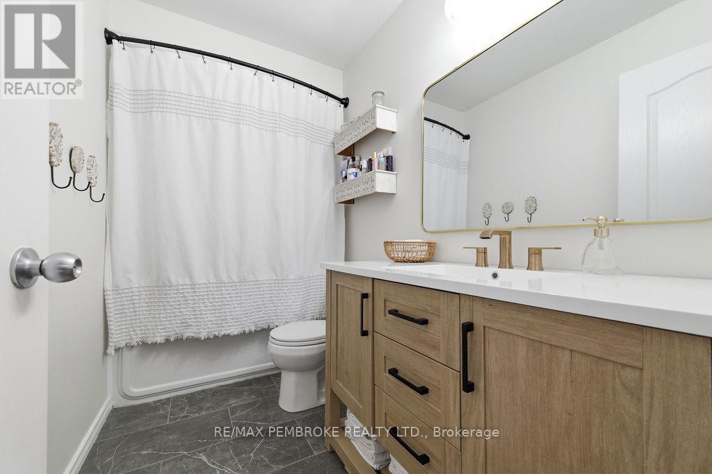 11 William Thomas Drive, Petawawa, Ontario K8H 2K3 - Photo 6 - X12825786