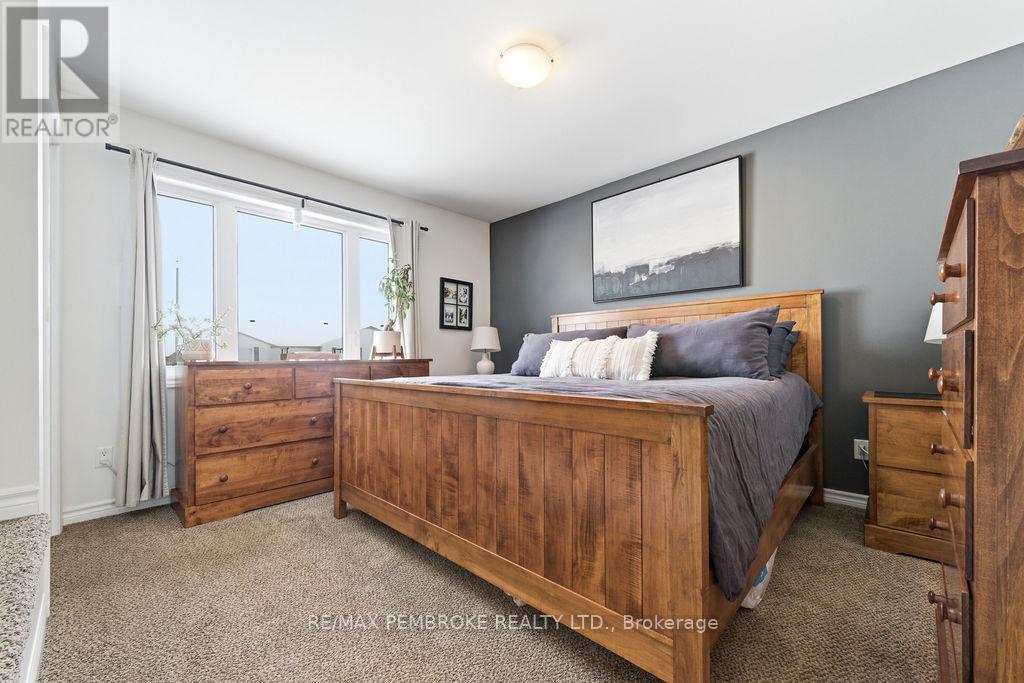 11 William Thomas Drive, Petawawa, Ontario K8H 2K3 - Photo 8 - X12825786