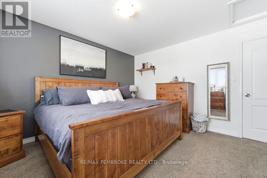 11 William Thomas Drive, Petawawa, Ontario K8H 2K3 - Photo 9 - X12825786