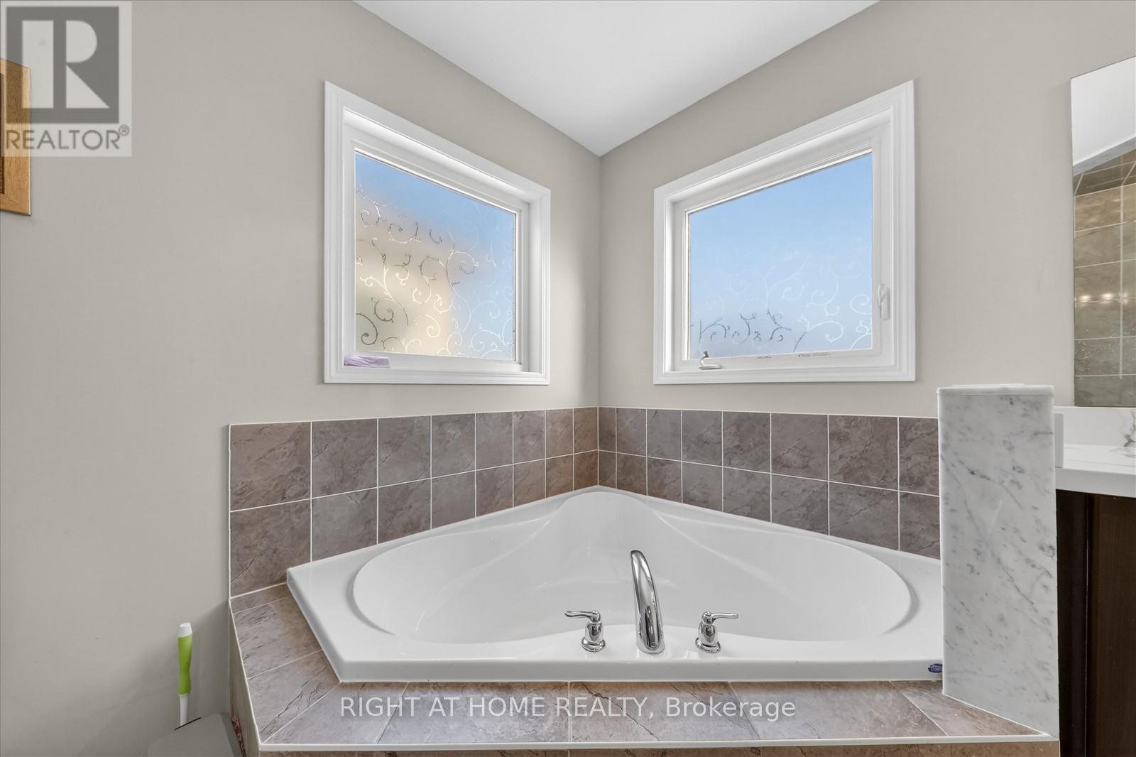 63 Henry Smith Avenue, Clarington, Ontario L1C 0W1 - Photo 24 - E12825700