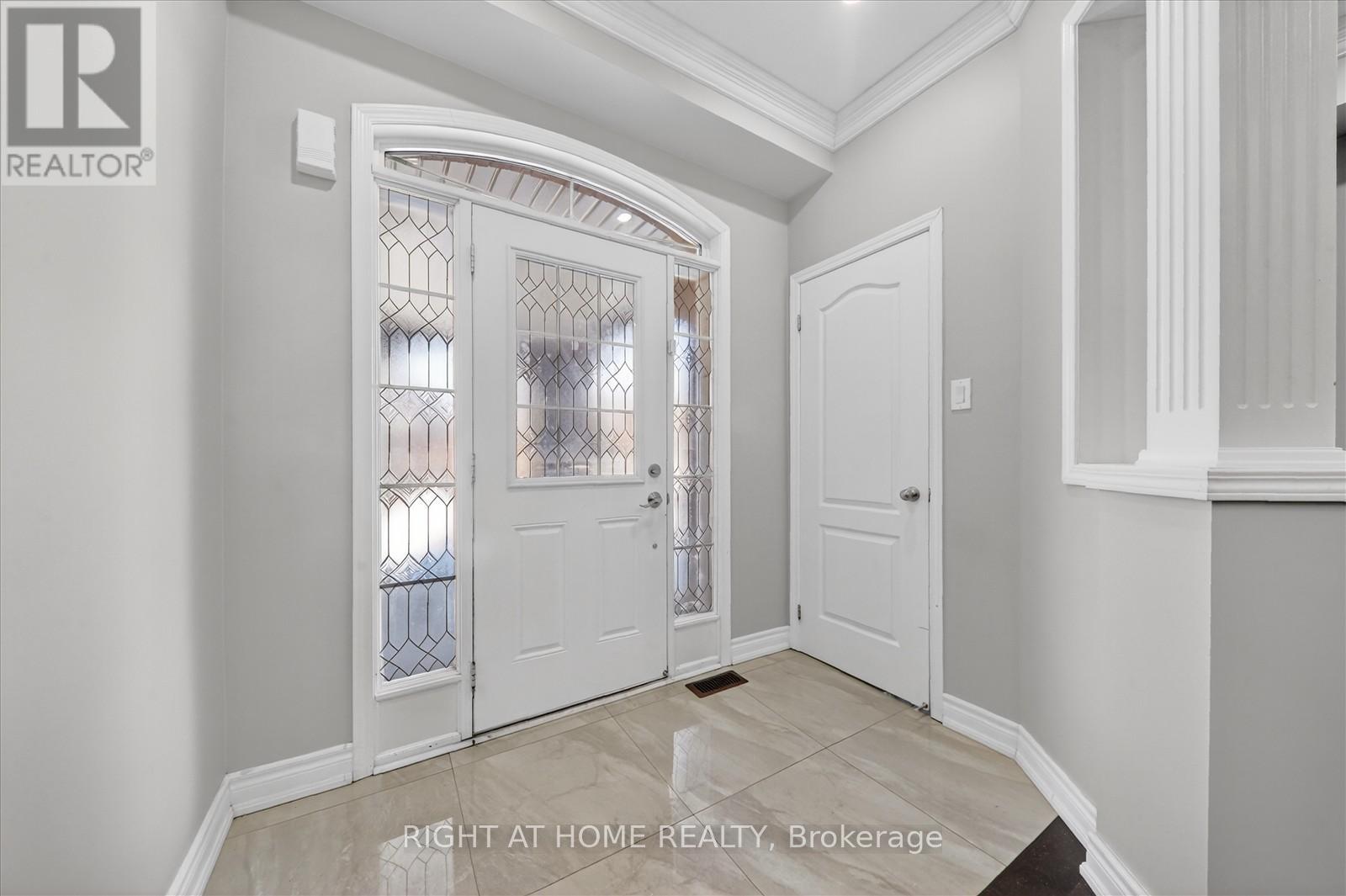 63 Henry Smith Avenue, Clarington, Ontario L1C 0W1 - Photo 4 - E12825700