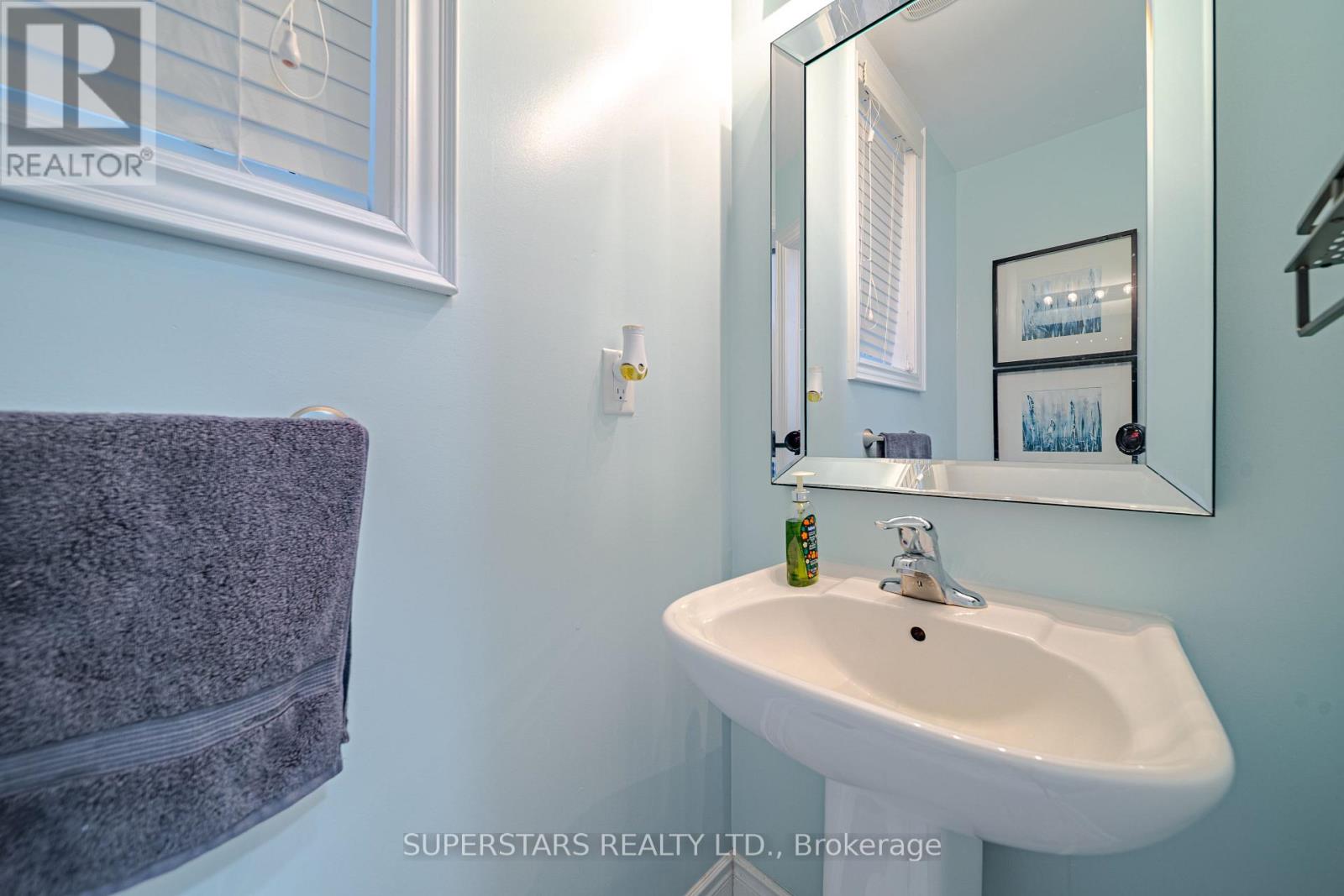 30 Festival Court, East Gwillimbury, Ontario  L9N 0N8 - Photo 13 - N12825790