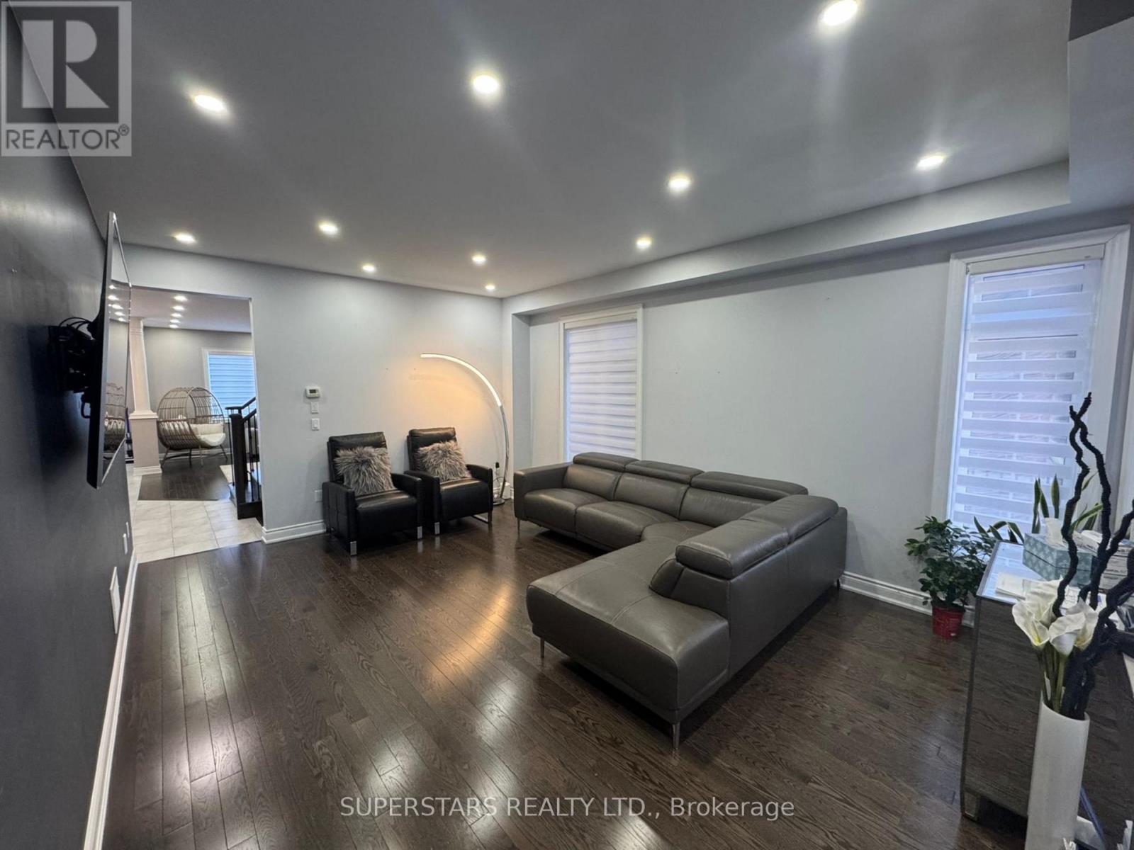 30 Festival Court, East Gwillimbury, Ontario  L9N 0N8 - Photo 4 - N12825790