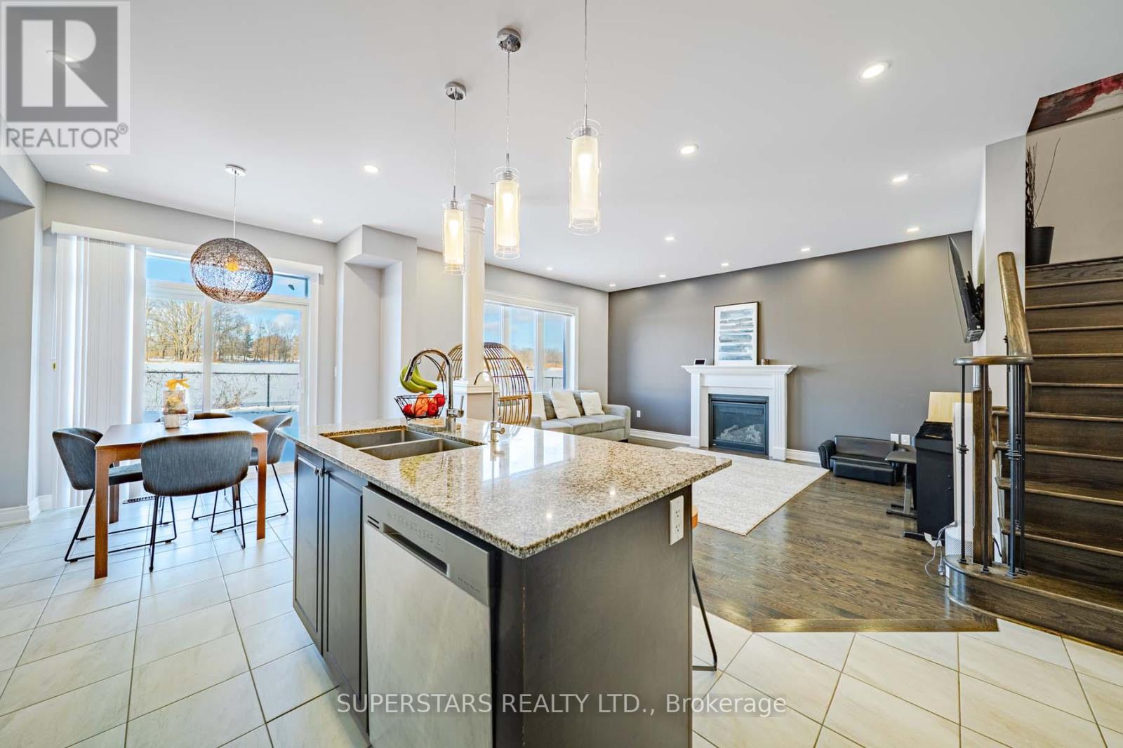 30 Festival Court, East Gwillimbury, Ontario  L9N 0N8 - Photo 8 - N12825790