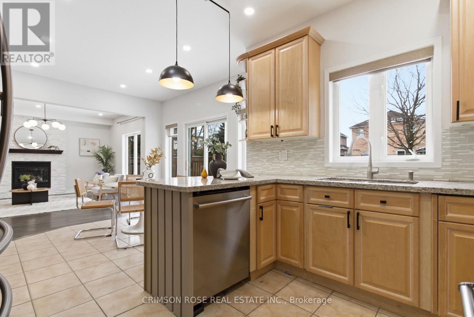 2355 Woodridge Way, Oakville, Ontario  L6H 6S3 - Photo 9 - W12825682