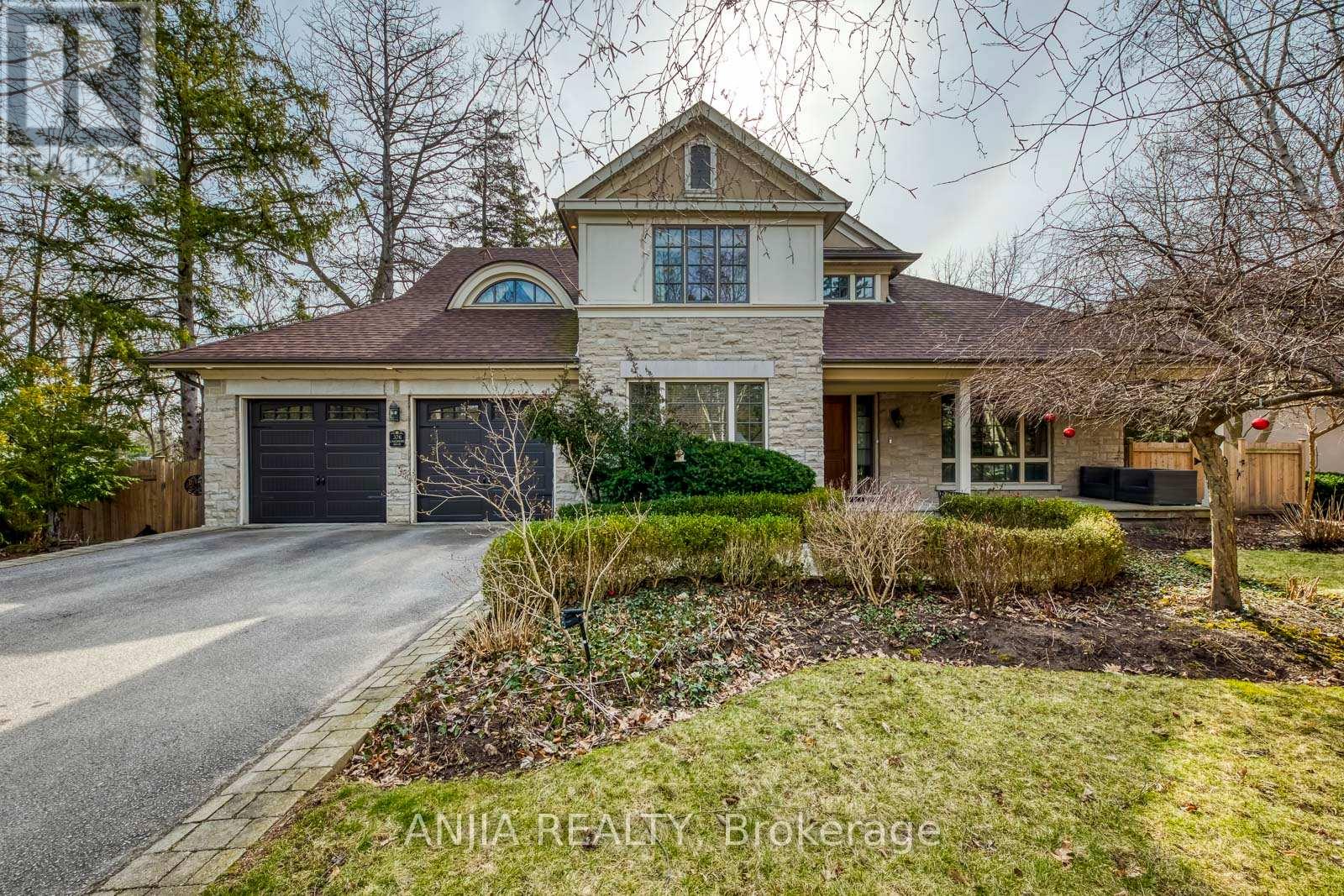 376 Lakeshore Road W, Oakville, Ontario  L6K 1G1 - Photo 1 - W12825696