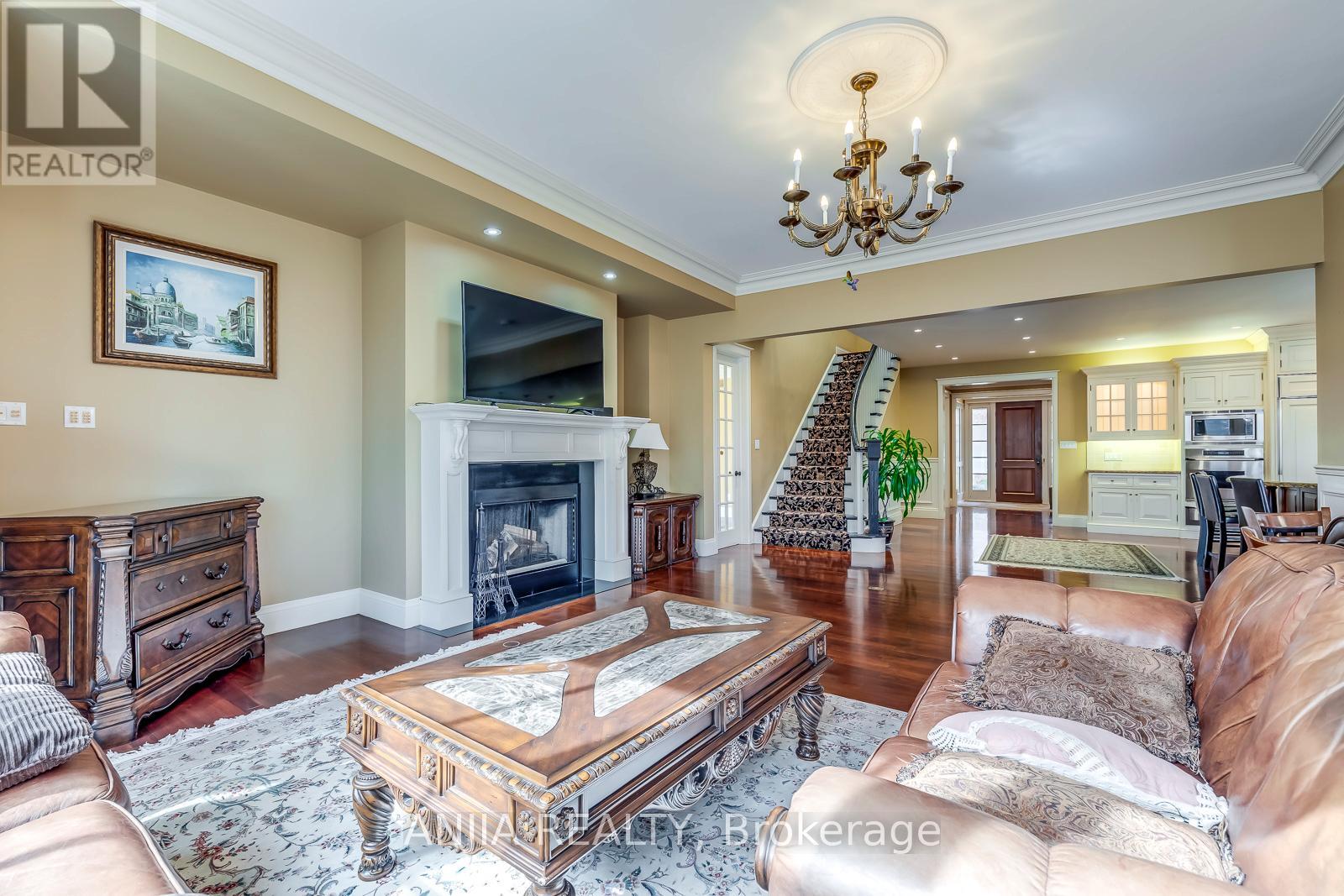 376 Lakeshore Road W, Oakville, Ontario  L6K 1G1 - Photo 11 - W12825696