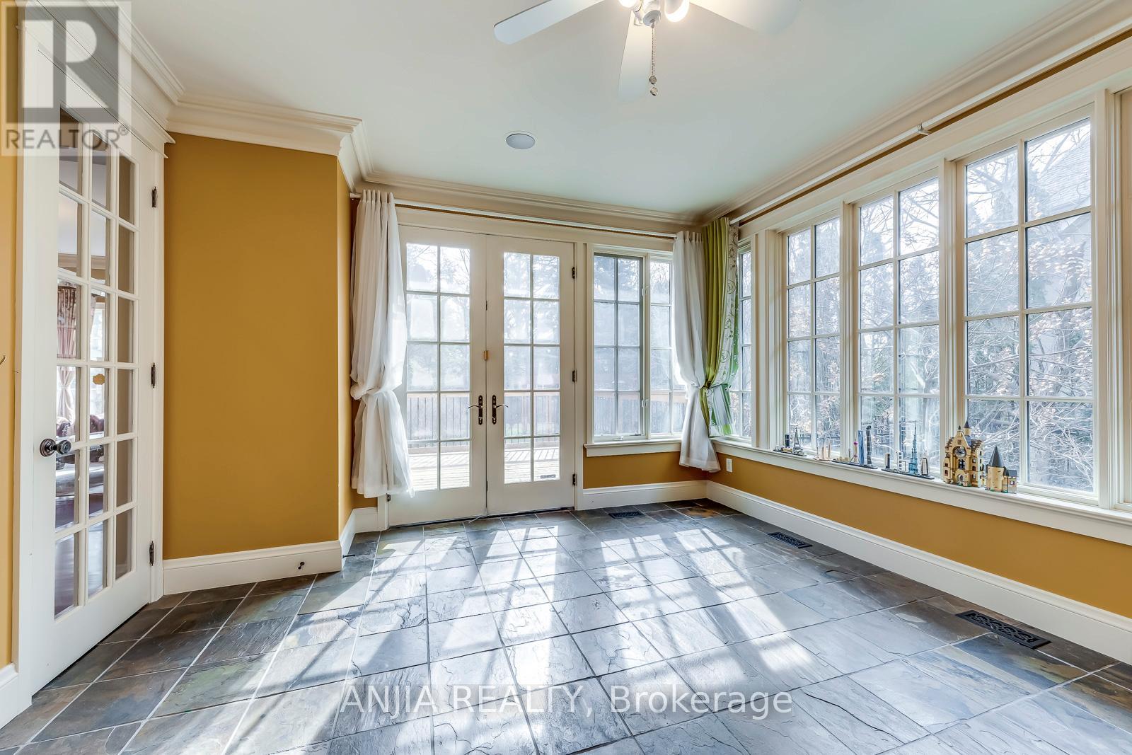 376 Lakeshore Road W, Oakville, Ontario  L6K 1G1 - Photo 13 - W12825696