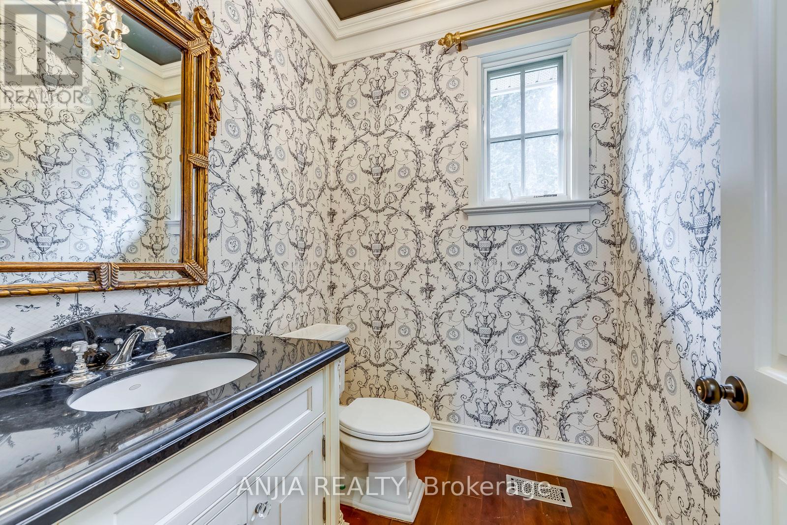 376 Lakeshore Road W, Oakville, Ontario  L6K 1G1 - Photo 16 - W12825696