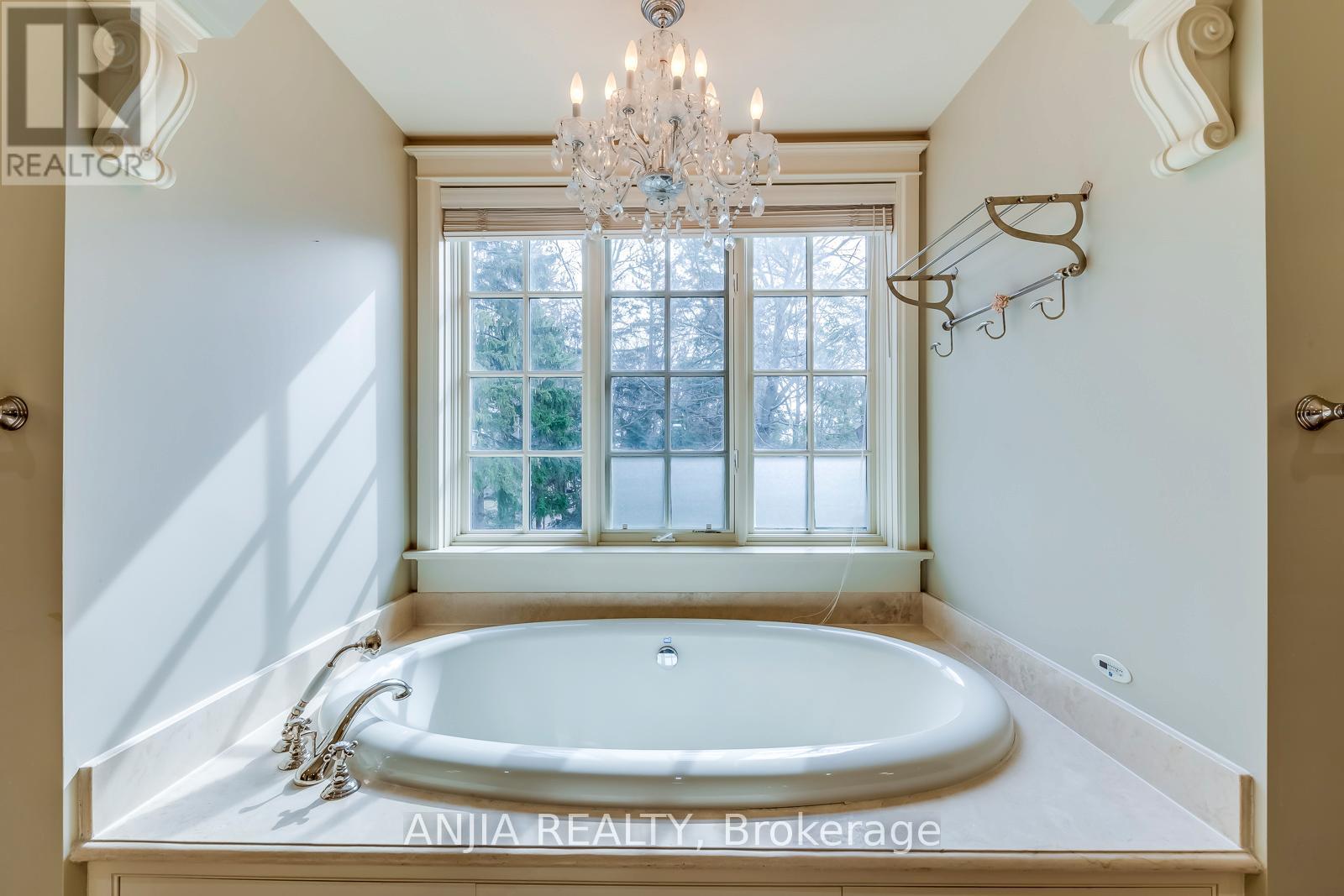 376 Lakeshore Road W, Oakville, Ontario  L6K 1G1 - Photo 22 - W12825696