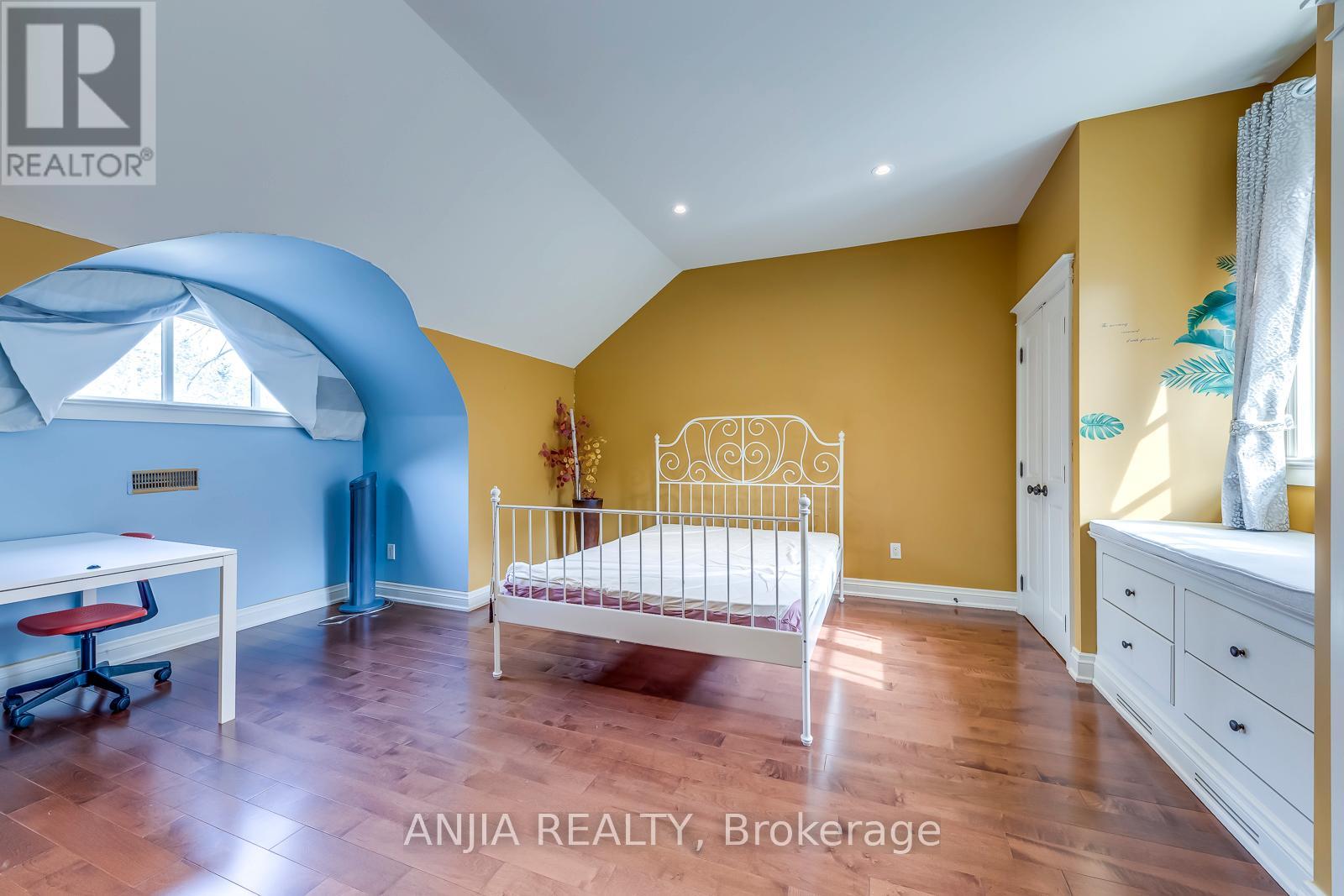 376 Lakeshore Road W, Oakville, Ontario  L6K 1G1 - Photo 23 - W12825696