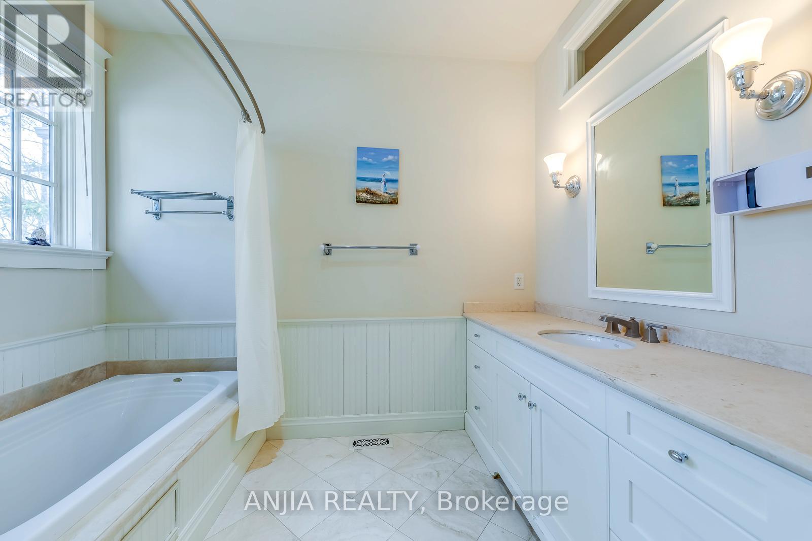 376 Lakeshore Road W, Oakville, Ontario  L6K 1G1 - Photo 24 - W12825696