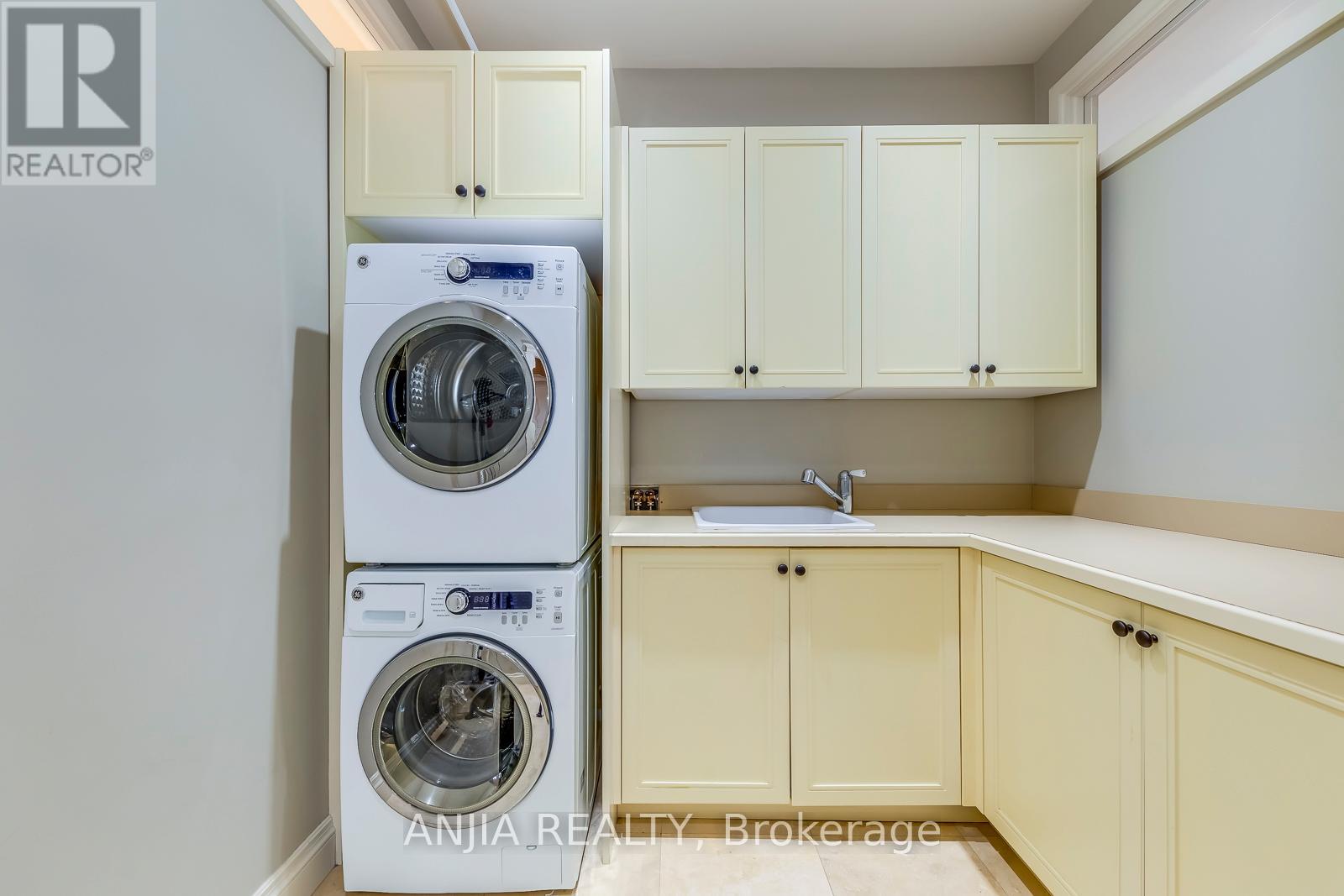 376 Lakeshore Road W, Oakville, Ontario  L6K 1G1 - Photo 25 - W12825696