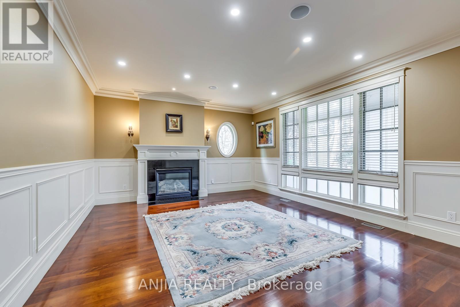 376 Lakeshore Road W, Oakville, Ontario  L6K 1G1 - Photo 5 - W12825696