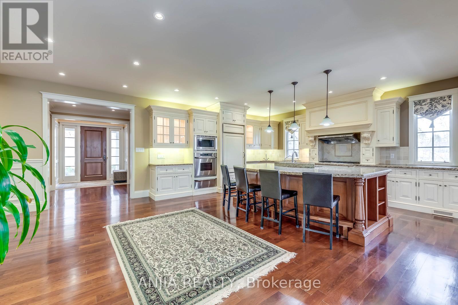 376 Lakeshore Road W, Oakville, Ontario  L6K 1G1 - Photo 6 - W12825696