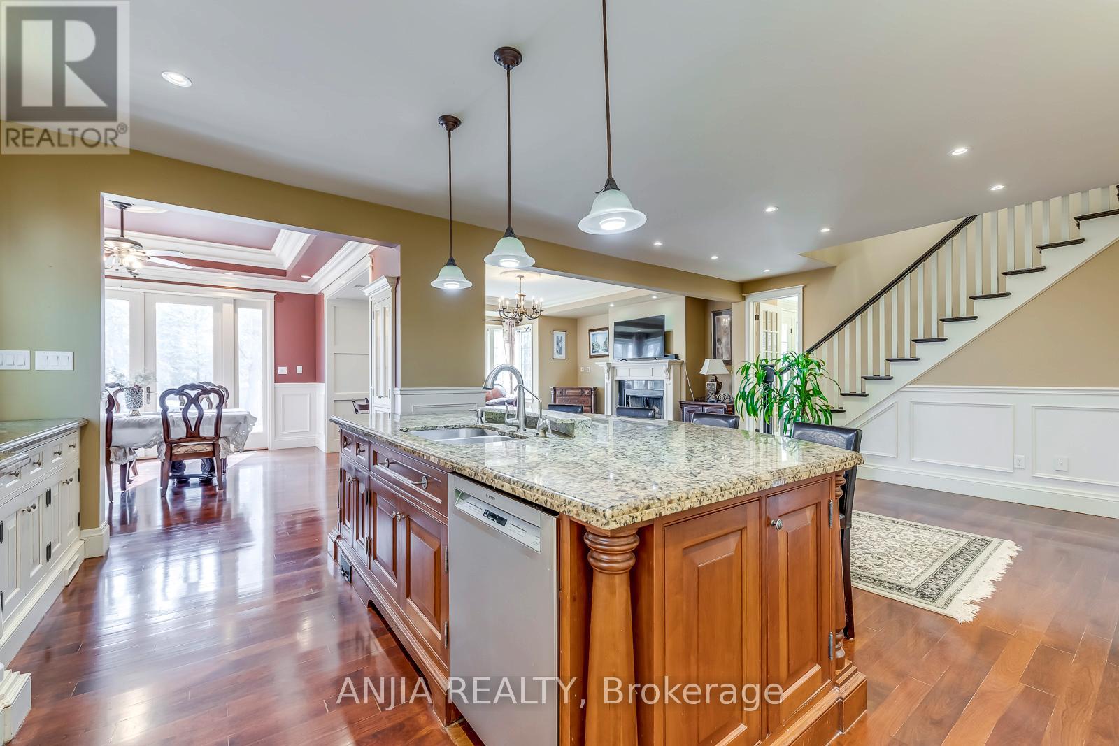 376 Lakeshore Road W, Oakville, Ontario  L6K 1G1 - Photo 8 - W12825696