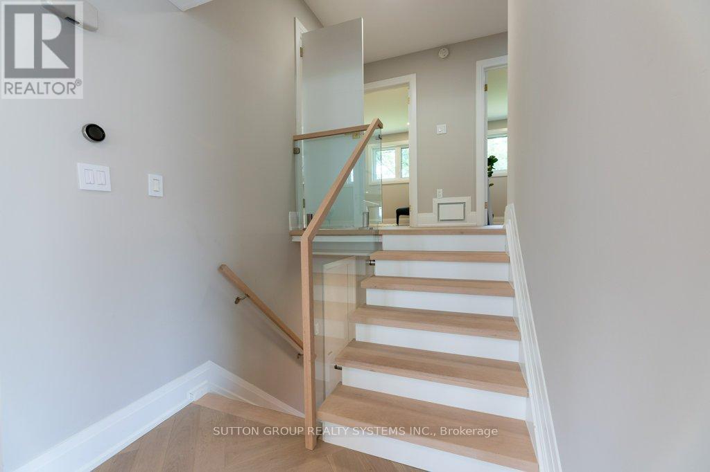 1264 Landfair Crescent, Oakville, Ontario  L6H 2N3 - Photo 19 - W12825742