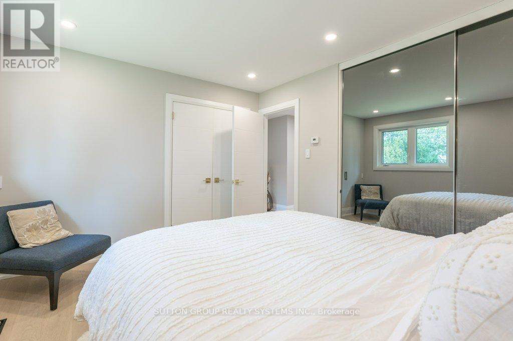 1264 Landfair Crescent, Oakville, Ontario  L6H 2N3 - Photo 23 - W12825742