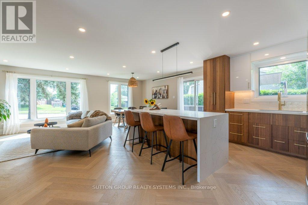 1264 Landfair Crescent, Oakville, Ontario  L6H 2N3 - Photo 5 - W12825742