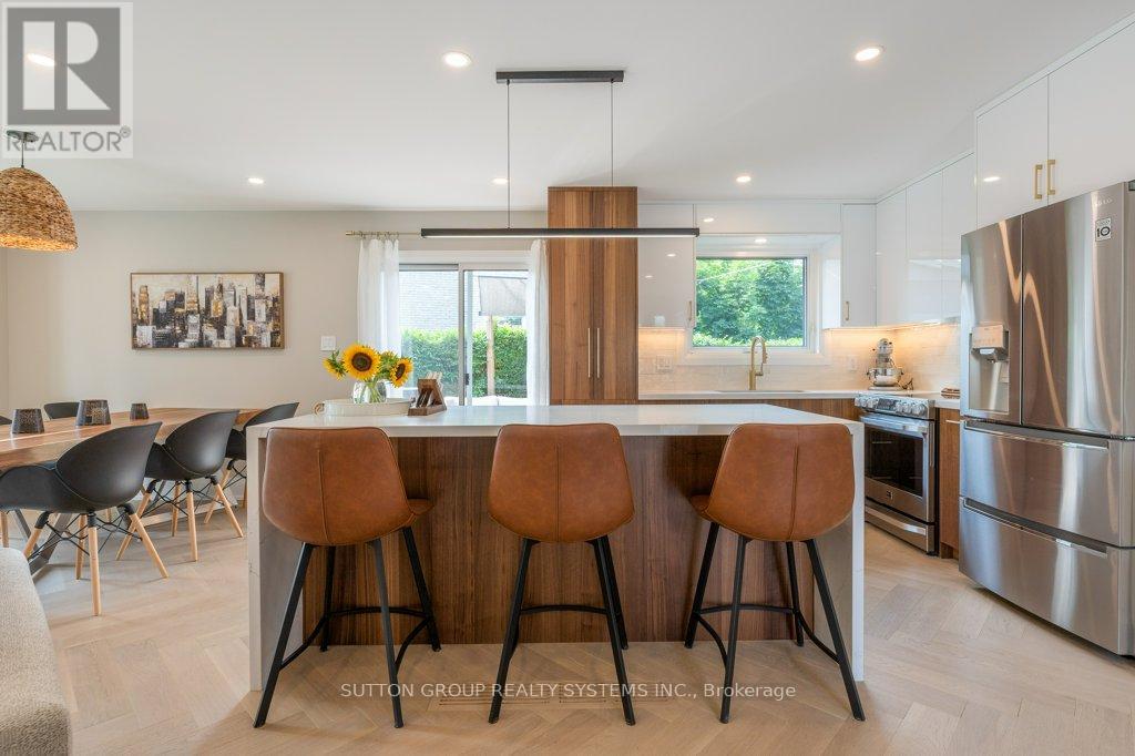 1264 Landfair Crescent, Oakville, Ontario  L6H 2N3 - Photo 6 - W12825742