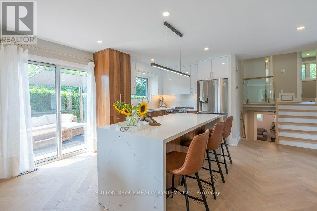 1264 Landfair Crescent, Oakville, Ontario  L6H 2N3 - Photo 8 - W12825742