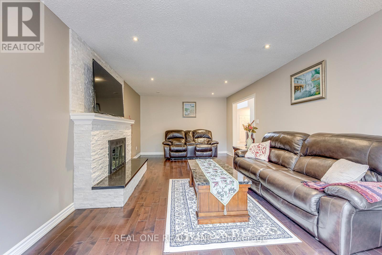 1237 Woodview Drive, Oakville, Ontario  L6M 2M5 - Photo 11 - W12825768