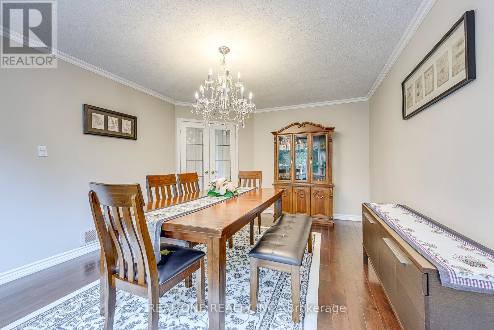 1237 Woodview Drive, Oakville, Ontario  L6M 2M5 - Photo 18 - W12825768