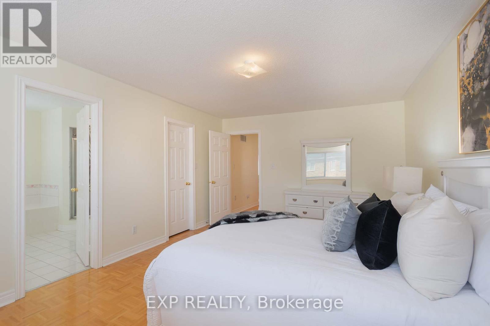 5869 Yachtsman Cross, Mississauga, Ontario  L5M 6P1 - Photo 18 - W12825794