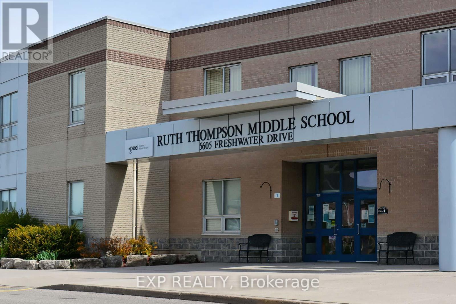 5869 Yachtsman Cross, Mississauga, Ontario  L5M 6P1 - Photo 39 - W12825794