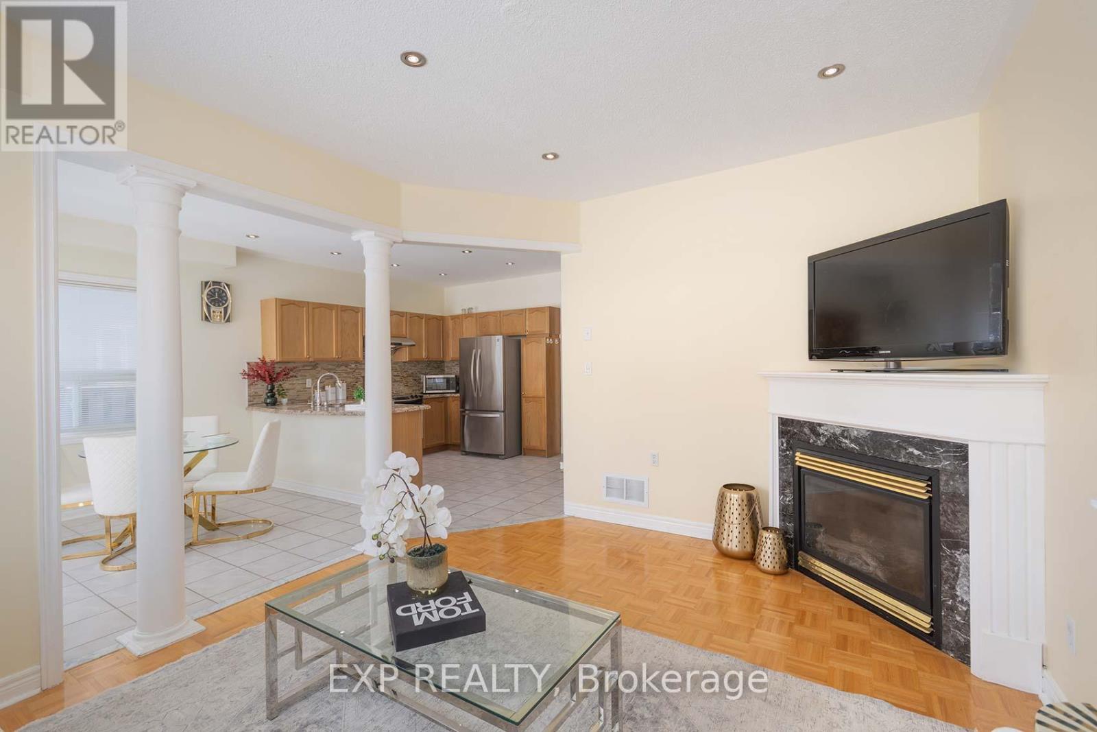 5869 Yachtsman Cross, Mississauga, Ontario  L5M 6P1 - Photo 6 - W12825794