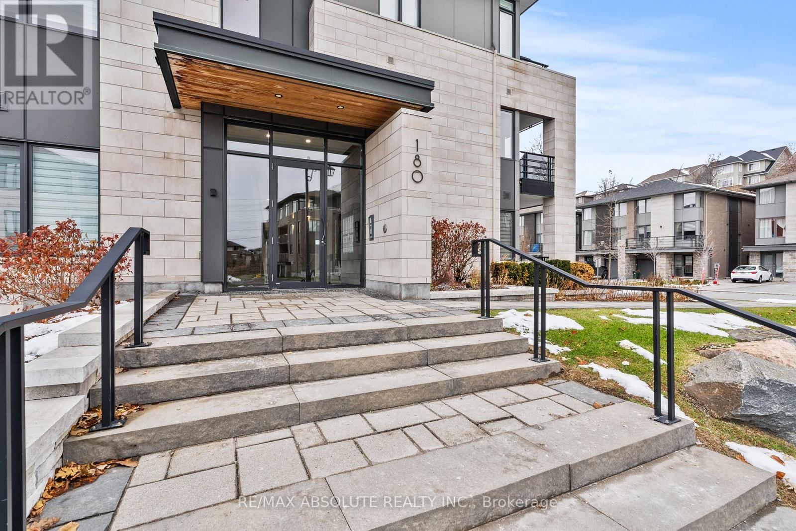 205 - 180 Boundstone Way, Ottawa, Ontario  K2T 0M9 - Photo 2 - X12825812