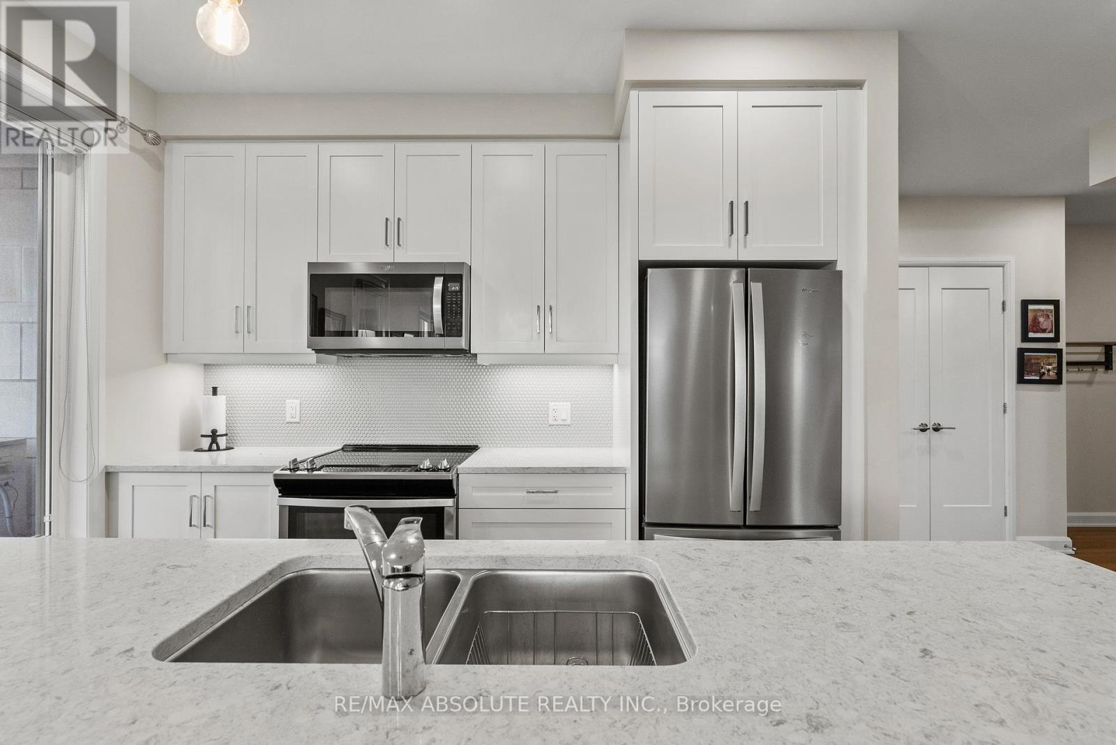 205 - 180 Boundstone Way, Ottawa, Ontario  K2T 0M9 - Photo 7 - X12825812