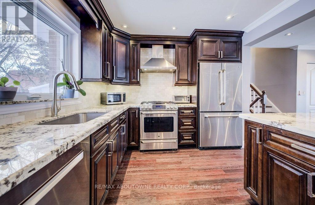 1419 Sandgate Crescent, Mississauga, Ontario  L5J 2E3 - Photo 10 - W12825810