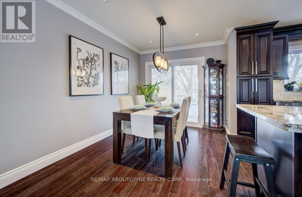 1419 Sandgate Crescent, Mississauga, Ontario  L5J 2E3 - Photo 4 - W12825810