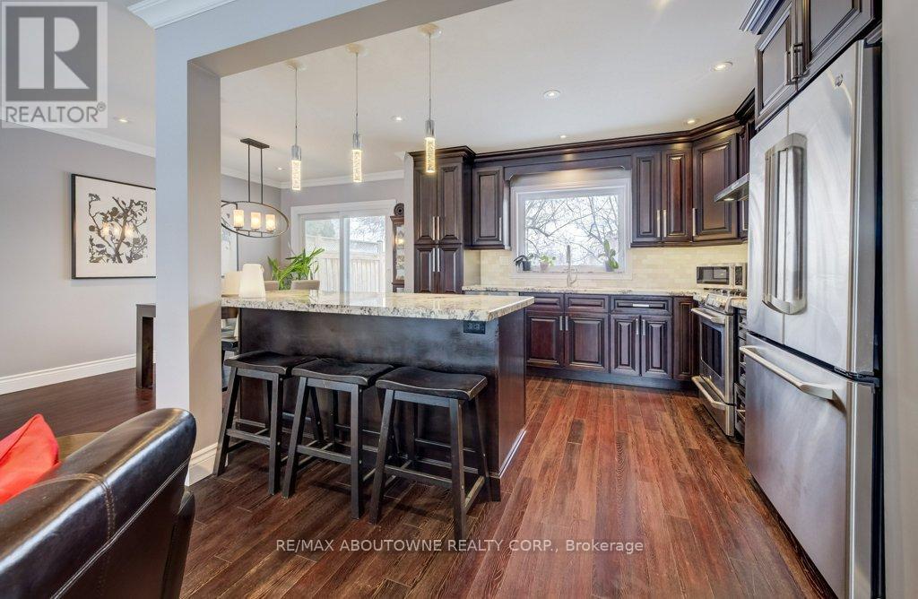 1419 Sandgate Crescent, Mississauga, Ontario  L5J 2E3 - Photo 5 - W12825810