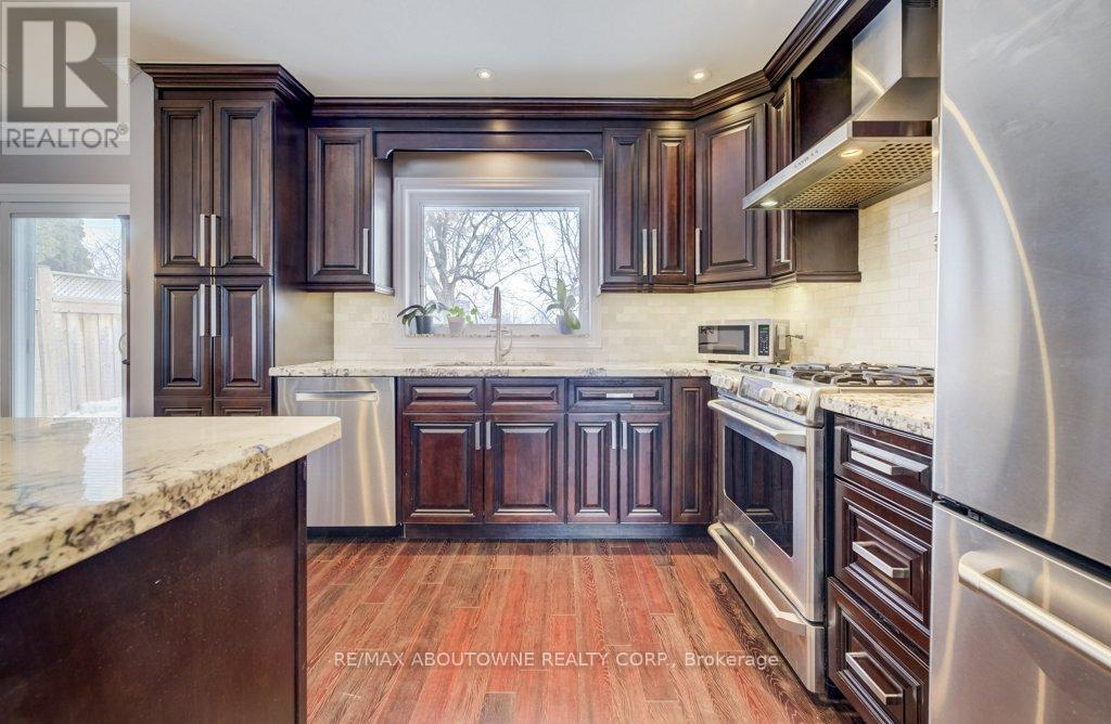 1419 Sandgate Crescent, Mississauga, Ontario  L5J 2E3 - Photo 6 - W12825810