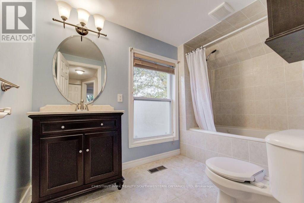 26 St. Leger Street, Kitchener, Ontario  N2H 4L9 - Photo 22 - X12825804