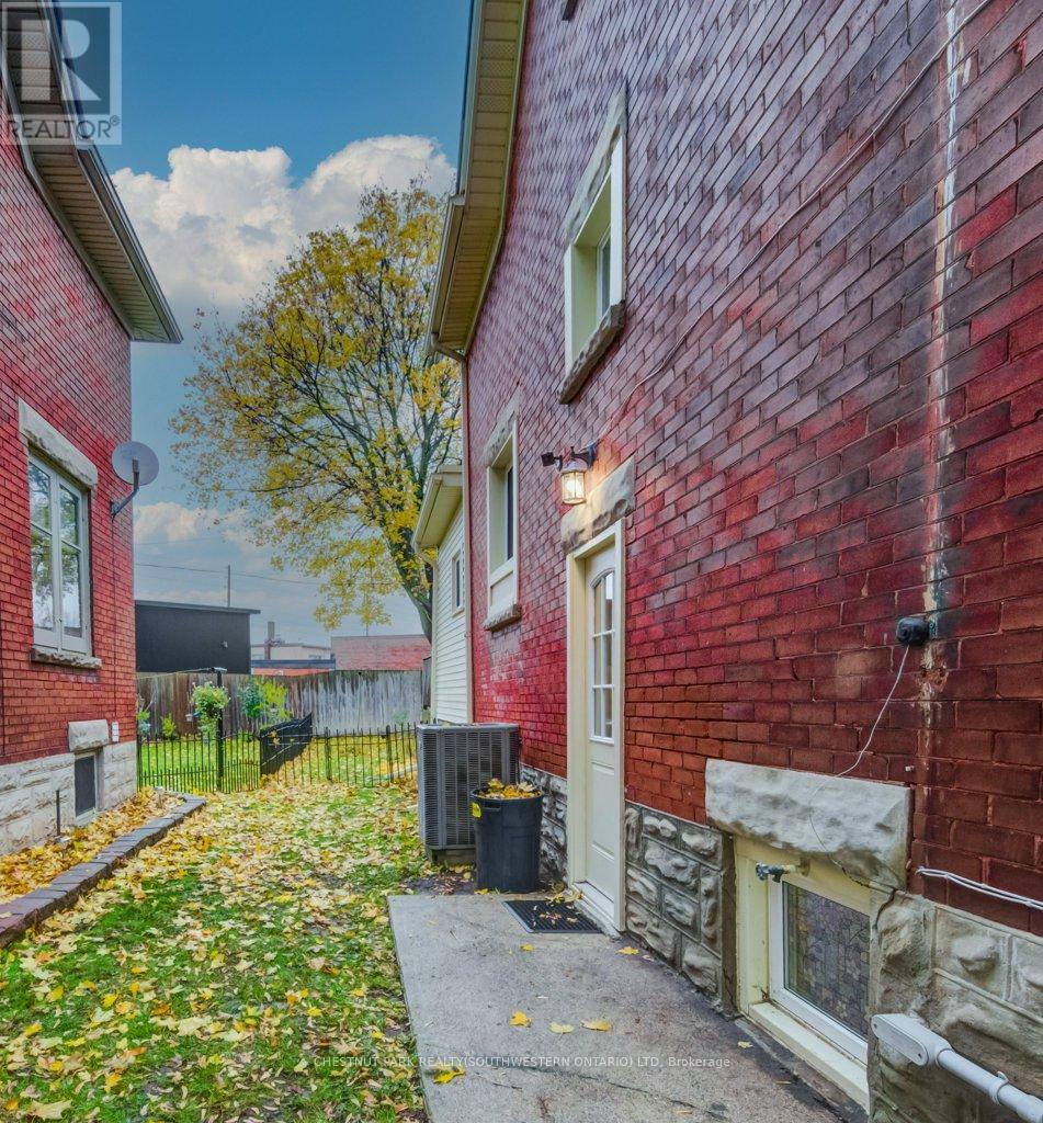 26 St. Leger Street, Kitchener, Ontario  N2H 4L9 - Photo 35 - X12825804