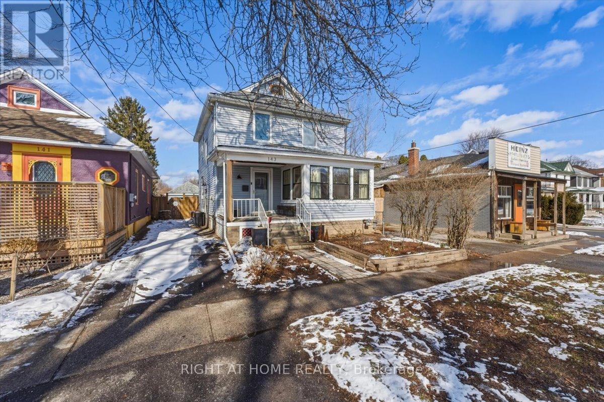 143 Russell Avenue, St. Catharines, Ontario  L2R 1W2 - Photo 2 - X12825822