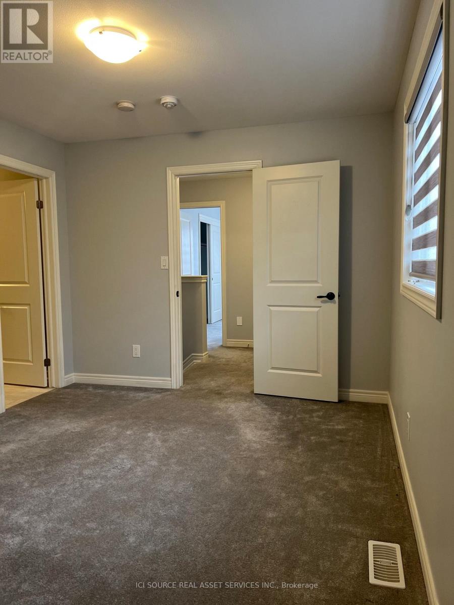 Upper - 6 Darling Avenue, Thorold (Hurricane/merrittville), Ontario  L2V 0G7 - Photo 4 - X12825824