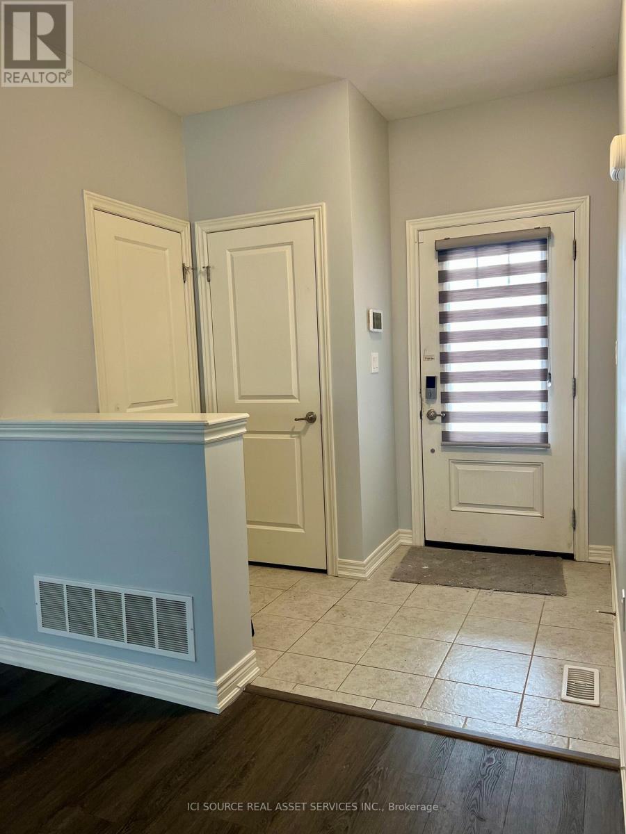 Upper - 6 Darling Avenue, Thorold (Hurricane/merrittville), Ontario  L2V 0G7 - Photo 6 - X12825824