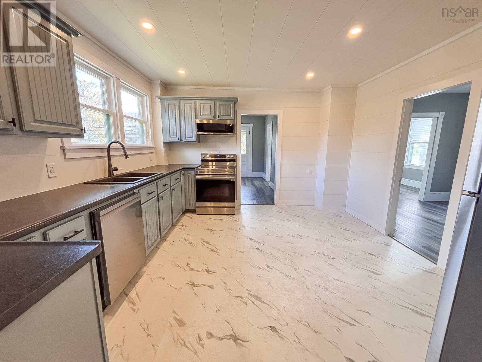 186 Dufferin Street, Bridgewater, Nova Scotia  B4V 2G7 - Photo 6 - 202526249