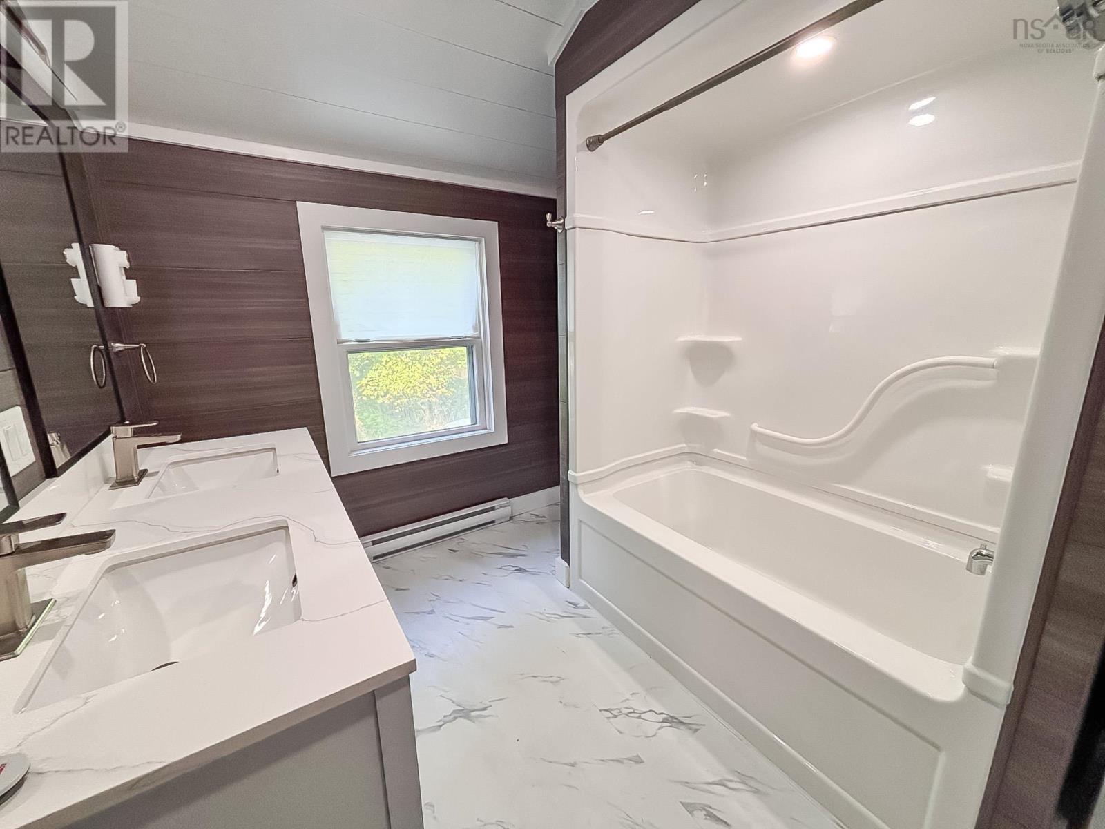 186 Dufferin Street, Bridgewater, Nova Scotia  B4V 2G7 - Photo 18 - 202526249