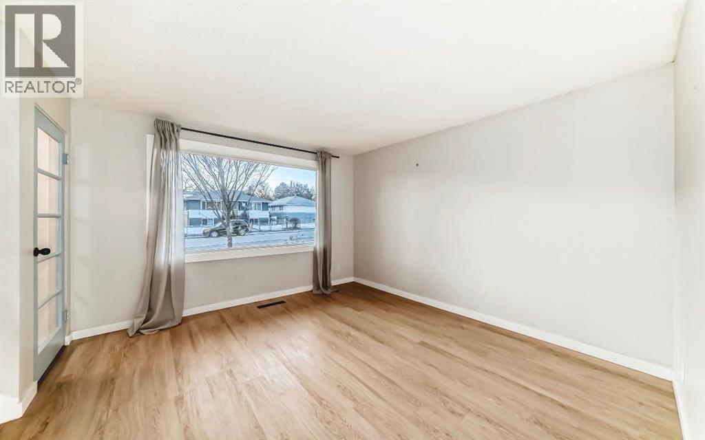 423 Regal Park Ne, Calgary, Alberta  T2E 0S6 - Photo 9 - A2280028